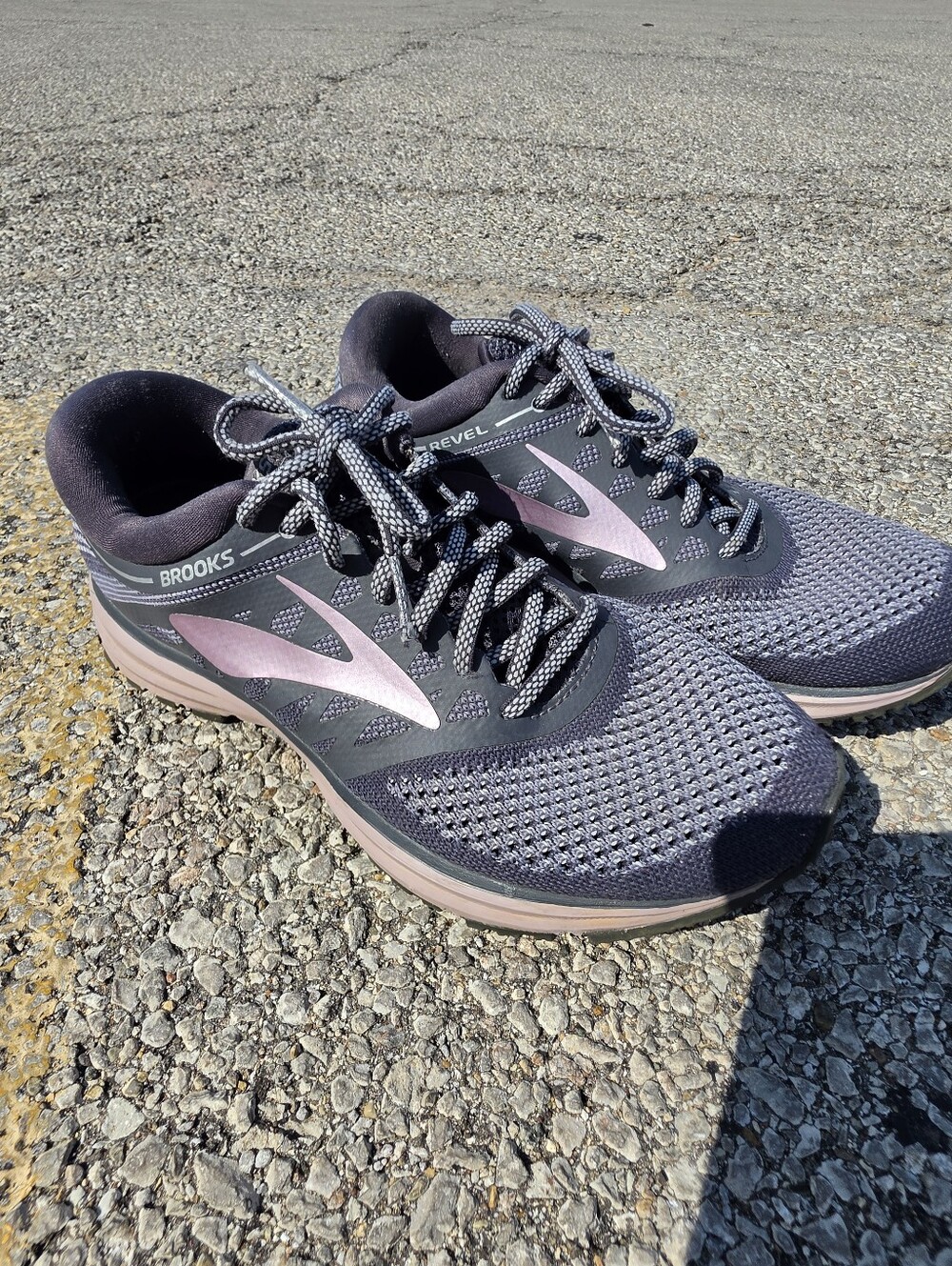 Brooks Revel Women’s 8.5 Running Shoes Gray Pink Athletic Sneakers